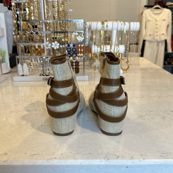 Mudd tan canvas and brown faux leather hidden wedge ankle boots size 7 - Picture 3 of 6